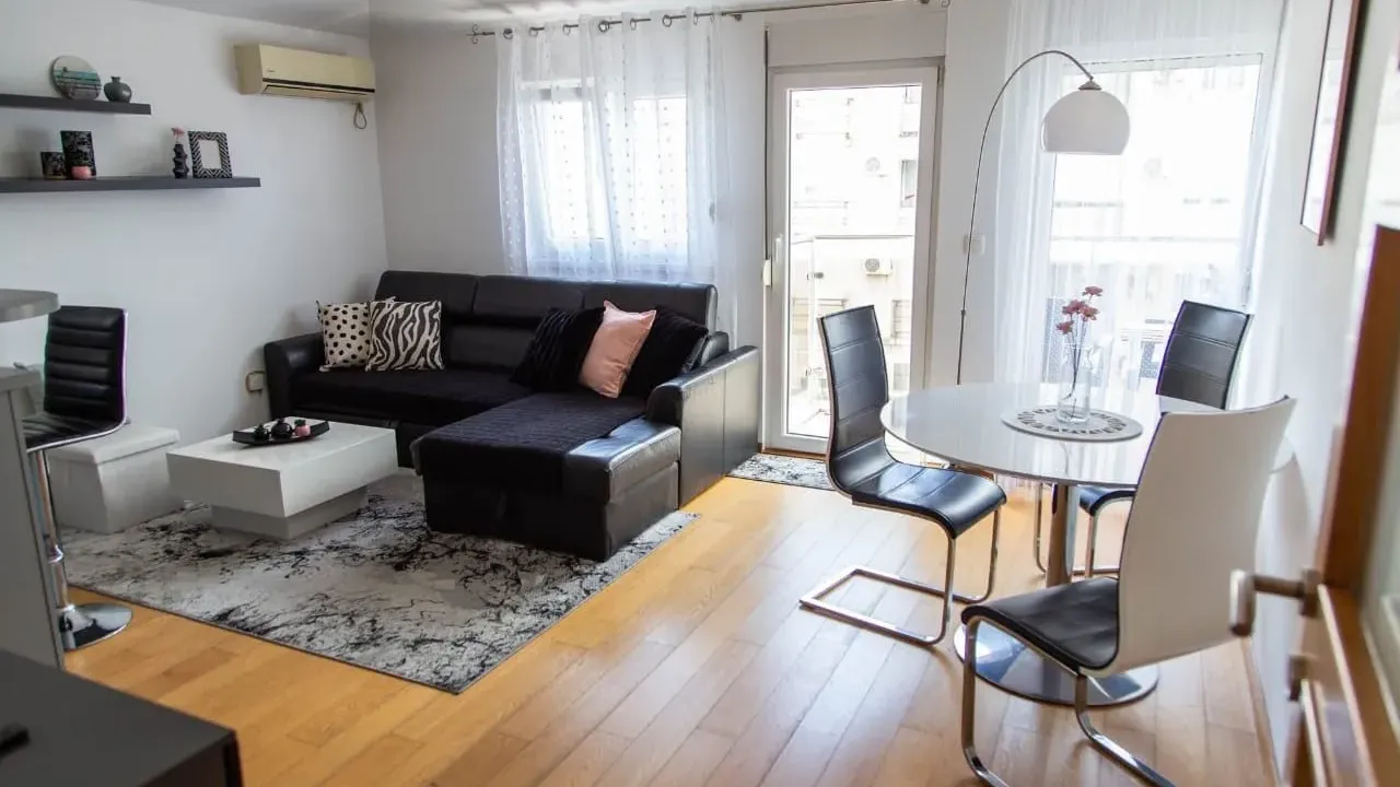 Izdavanje, jednosoban stan, 50m², Blok 9, Podgorica