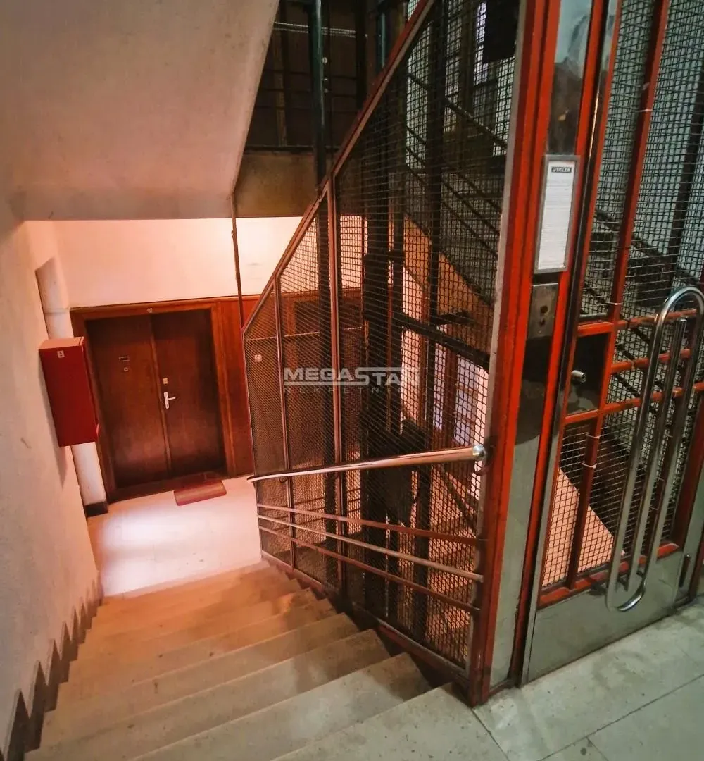 Izdavanje, dvosoban stan, 55m², Stari Grad, Beograd