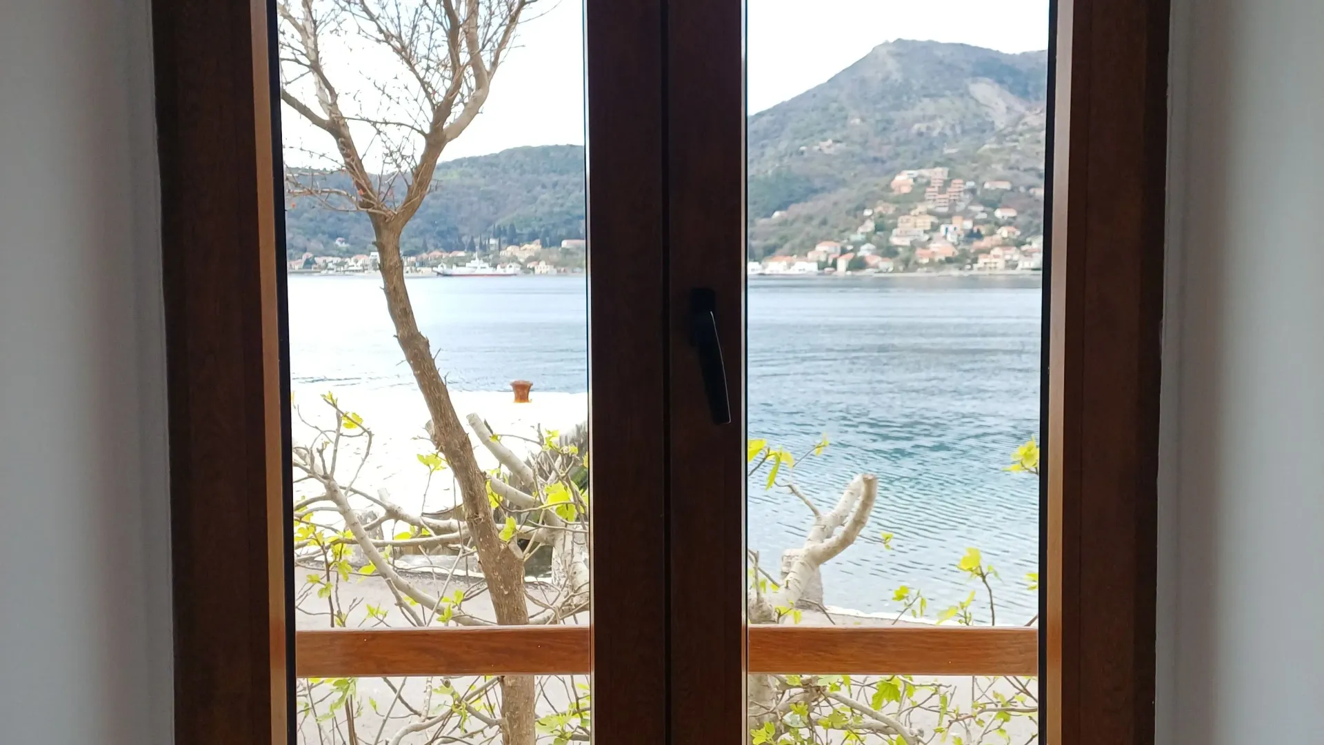 Izdavanje, jednosoban stan, 55m², Lepetani, Tivat
