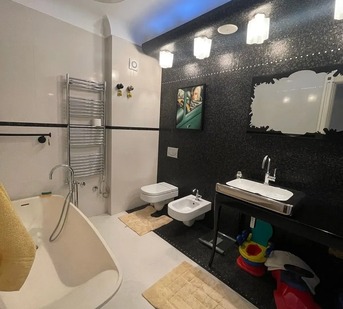 Izdavanje, četvorosoban stan, 135m², Vračar Sve Podlokacije, Beograd