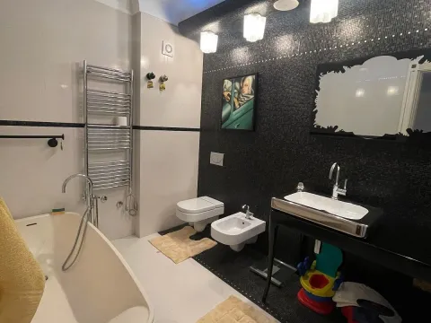 Izdavanje, četvorosoban stan, 135m², Vračar Sve Podlokacije, Beograd - image 7