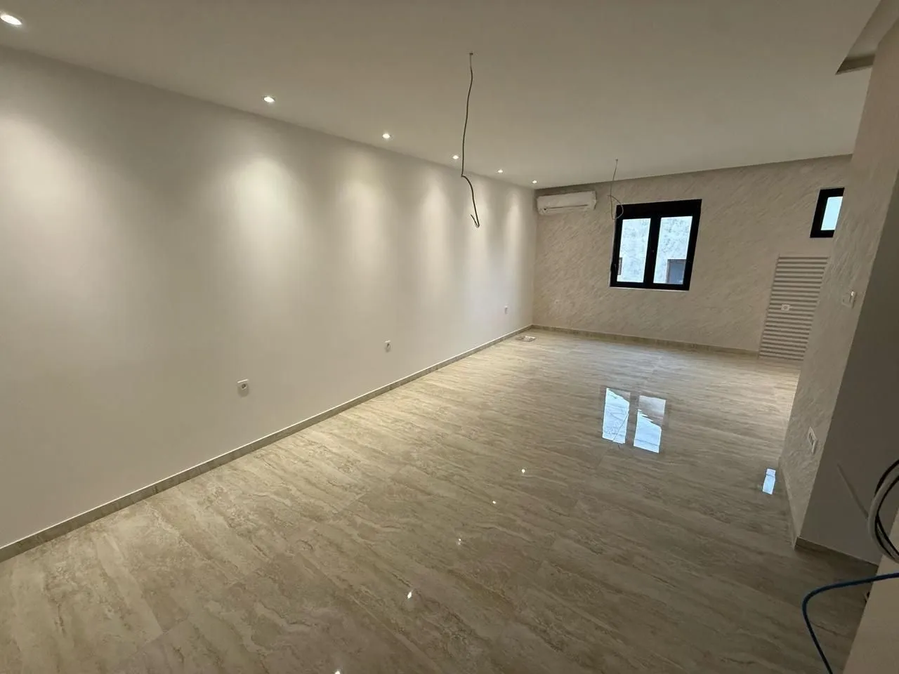 Prodaja, trosoban stan, 78m², Centar, Tivat