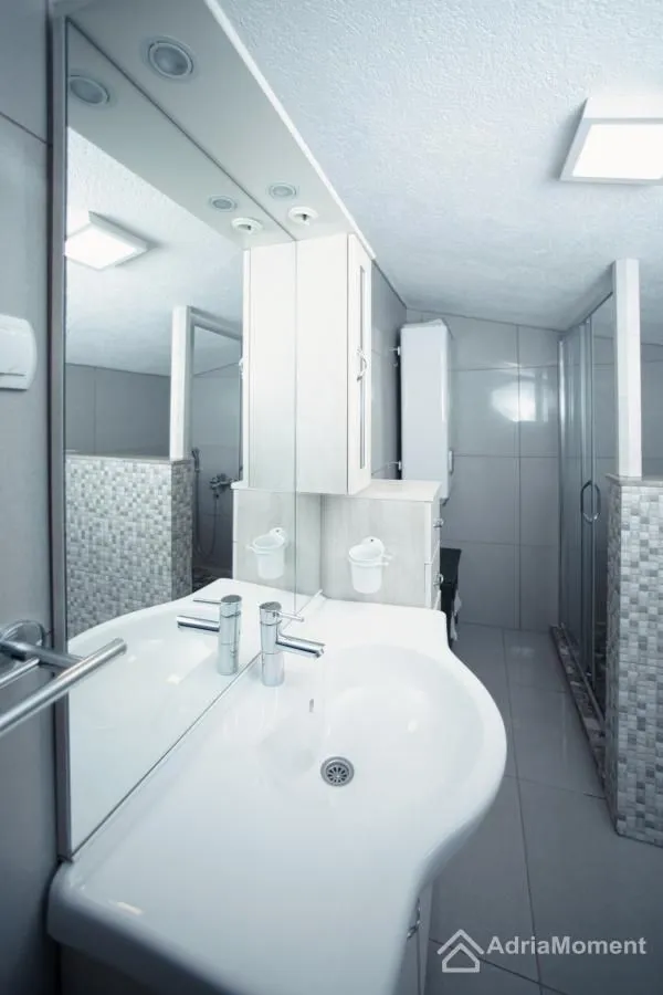 Sale, house, 300m², Krimovica, Kotor