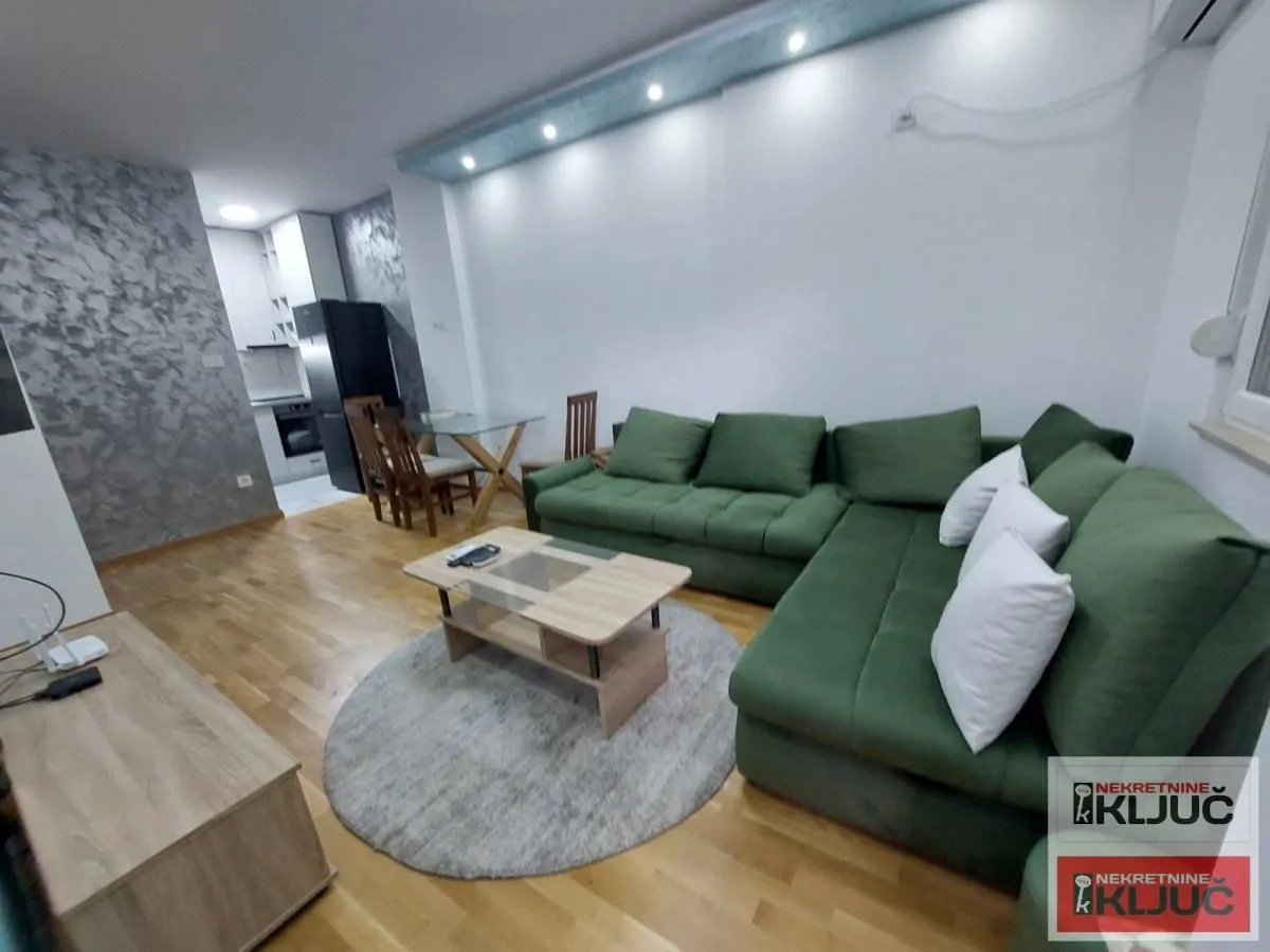 Izdavanje, jednosoban stan, 43m², Avijatičarsko naselje, Novi Sad Sve Podlokacije