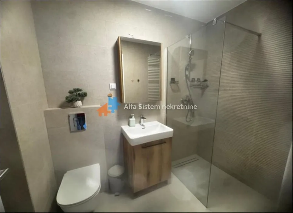 Izdavanje, trosoban stan, 76m², Skojevsko Naselje, Beograd