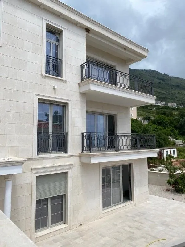 Sale, house, 250m², Blizikuće, Budva