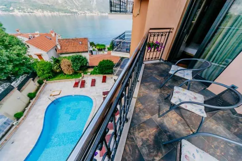 Sale, two bedroom apartment, 85m², Dobrota, Kotor