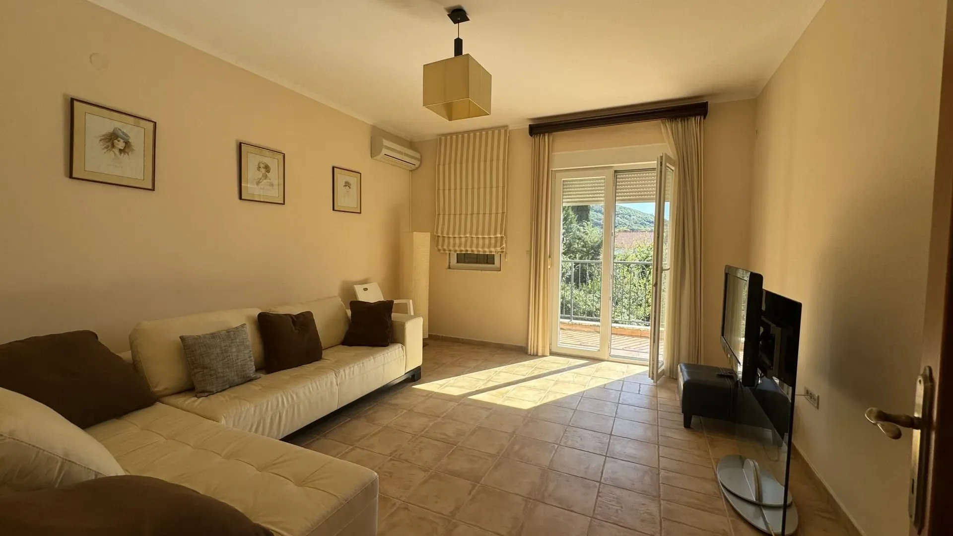 Prodaja, kuća, 307m², Mojdež, Herceg Novi