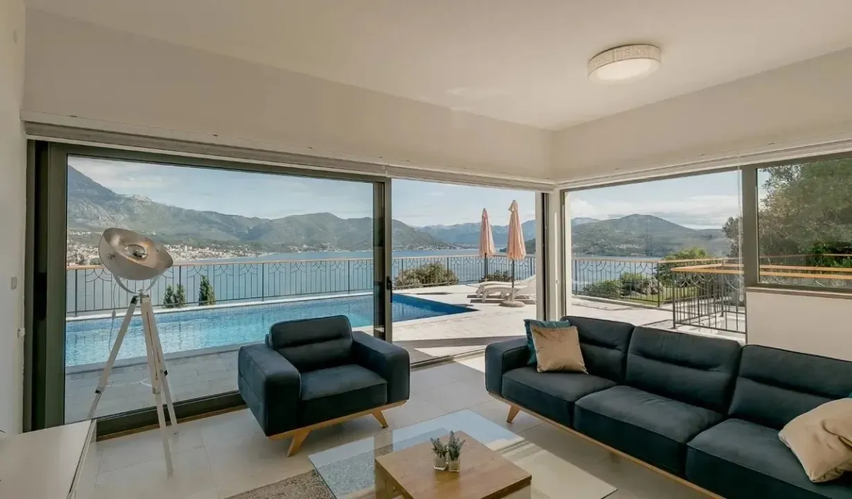 Sale, house, 236m², Njivice, Herceg Novi