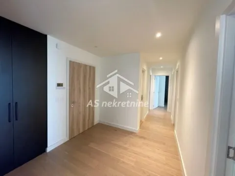 Izdavanje, četvorosoban stan, 152m², Savski Venac, Beograd - image 13