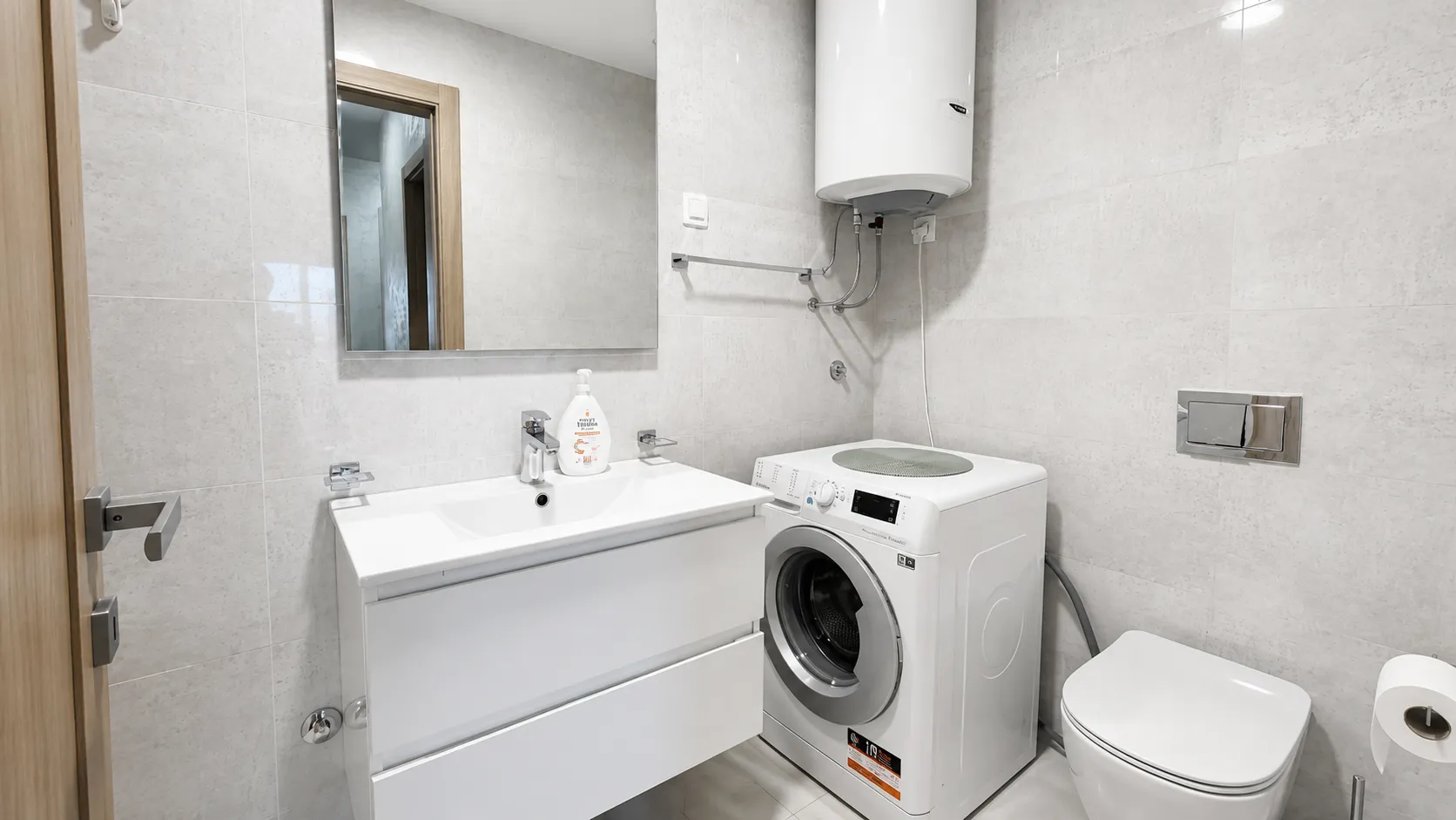 Izdavanje, dvosoban stan, 85m², Master Kvart, Podgorica