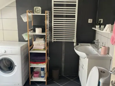 Izdavanje, dvosoban stan, 82m², Centar, Tivat - image 13