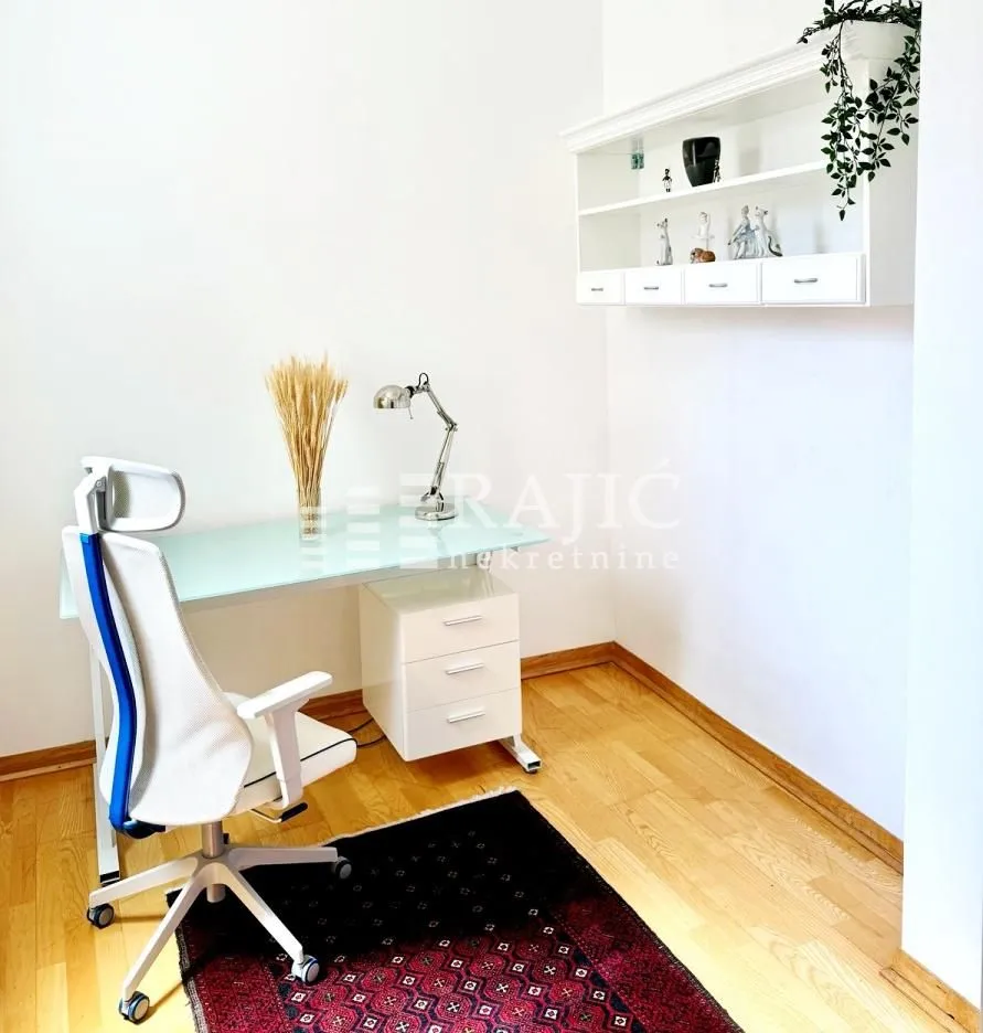 Rent, four bedroom apartment, 100m², Stari Grad, Beograd