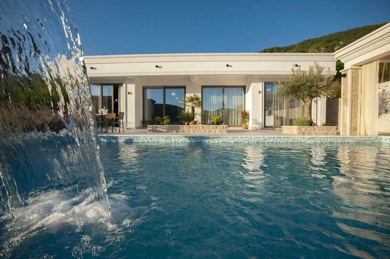 Sale, house, 190m², Prijevor, Budva