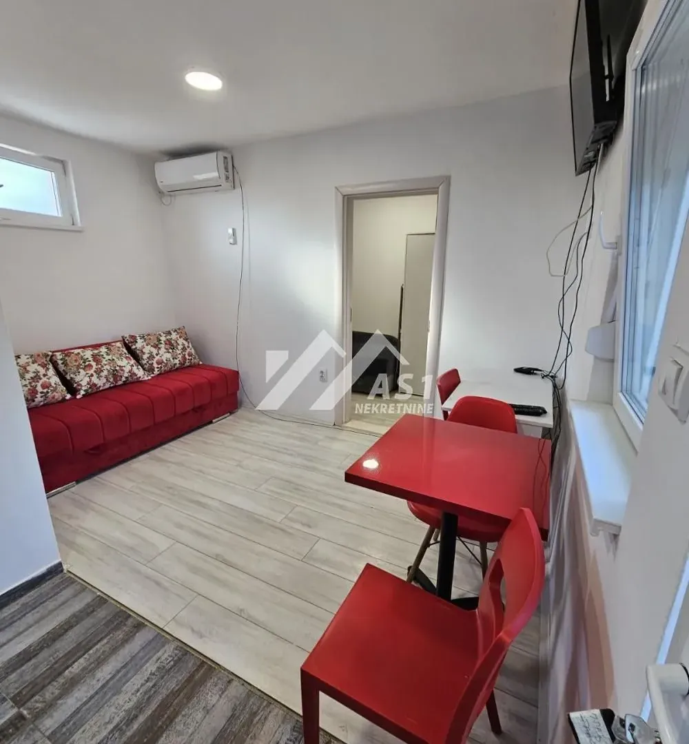 Izdavanje, jednosoban stan, 26m², Avijatičarsko naselje, Novi Sad Sve Podlokacije