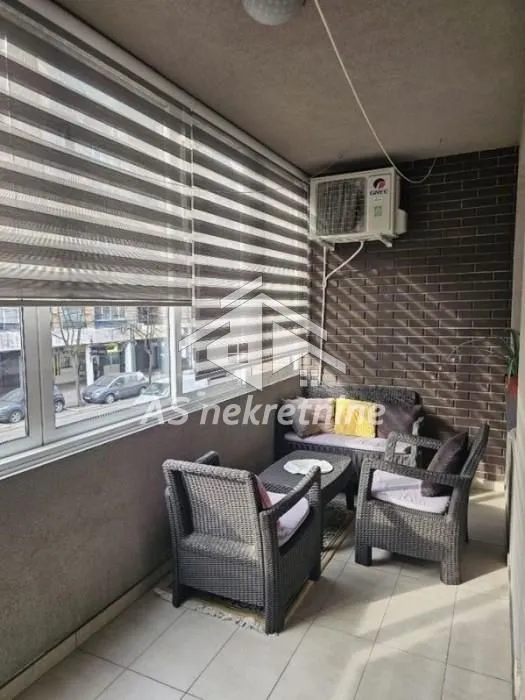 Izdavanje, četvorosoban stan, 96m², Vračar Sve Podlokacije, Beograd