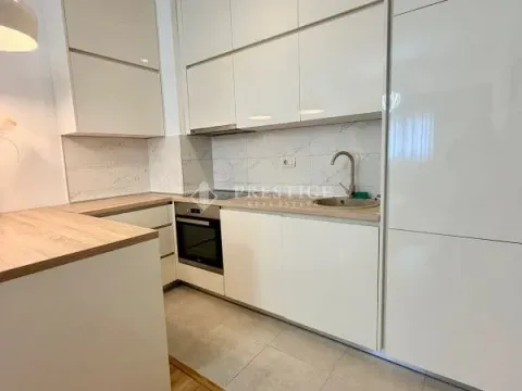 Rent, one bedroom apartment, 44m², Blok 9, Podgorica - image 5