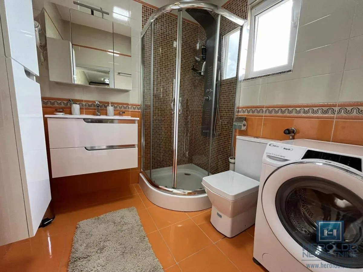 Prodaja, kuća, 302m², Vinorača, Jagodina