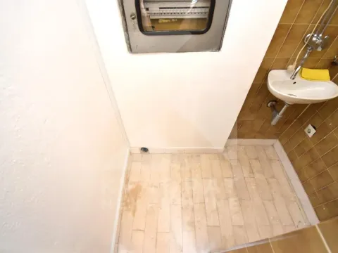 Izdavanje, poslovni prostor, 19m², Blok 5, Podgorica - image 6