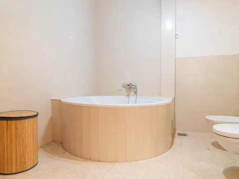 Izdavanje, trosoban stan, 120m², Momišići, Podgorica - image 21