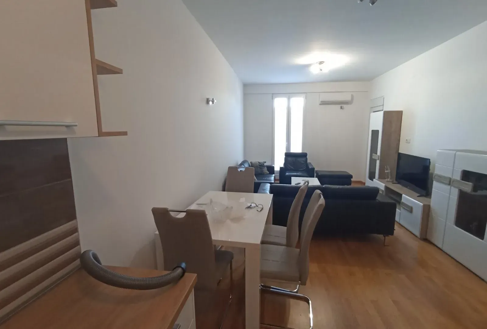 Izdavanje, jednosoban stan, 47m², Stari Aerodrom, Podgorica