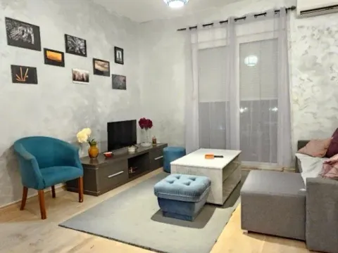Izdavanje, dvosoban stan, 60m², City Kvart, Podgorica