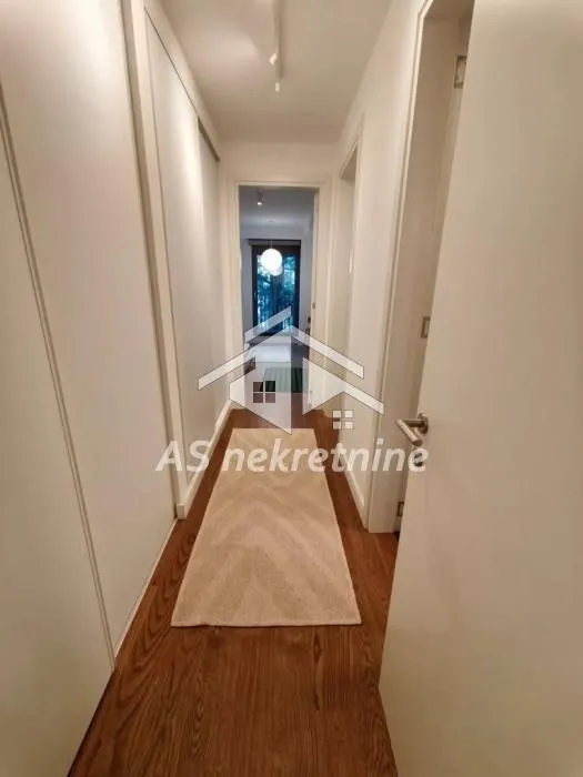 Izdavanje, trosoban stan, 99m², Kalenić Pijaca, Vračar Sve Podlokacije