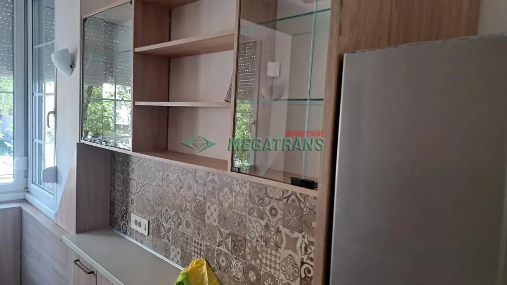 Izdavanje, trosoban stan, 72m², Centar, Novi Sad
