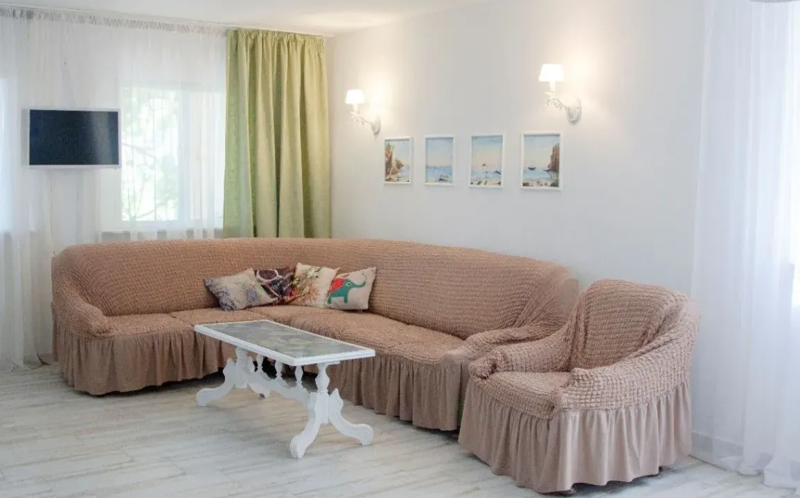 Izdavanje, trosoban stan, 110m², Zagrađe, Bar