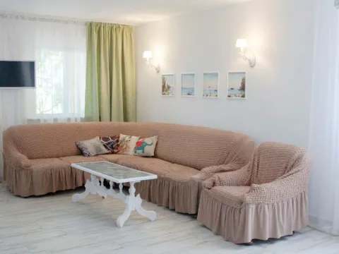 Izdavanje, trosoban stan, 110m², Zagrađe, Bar