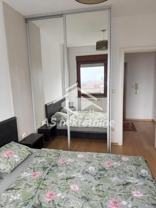 Rent, three bedroom apartment, 73m², Crveni Krst, Beograd