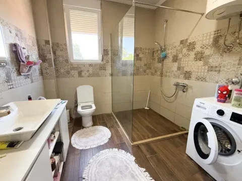 Prodaja, kuća, 180m², Gornja Gorica, Podgorica - image 9