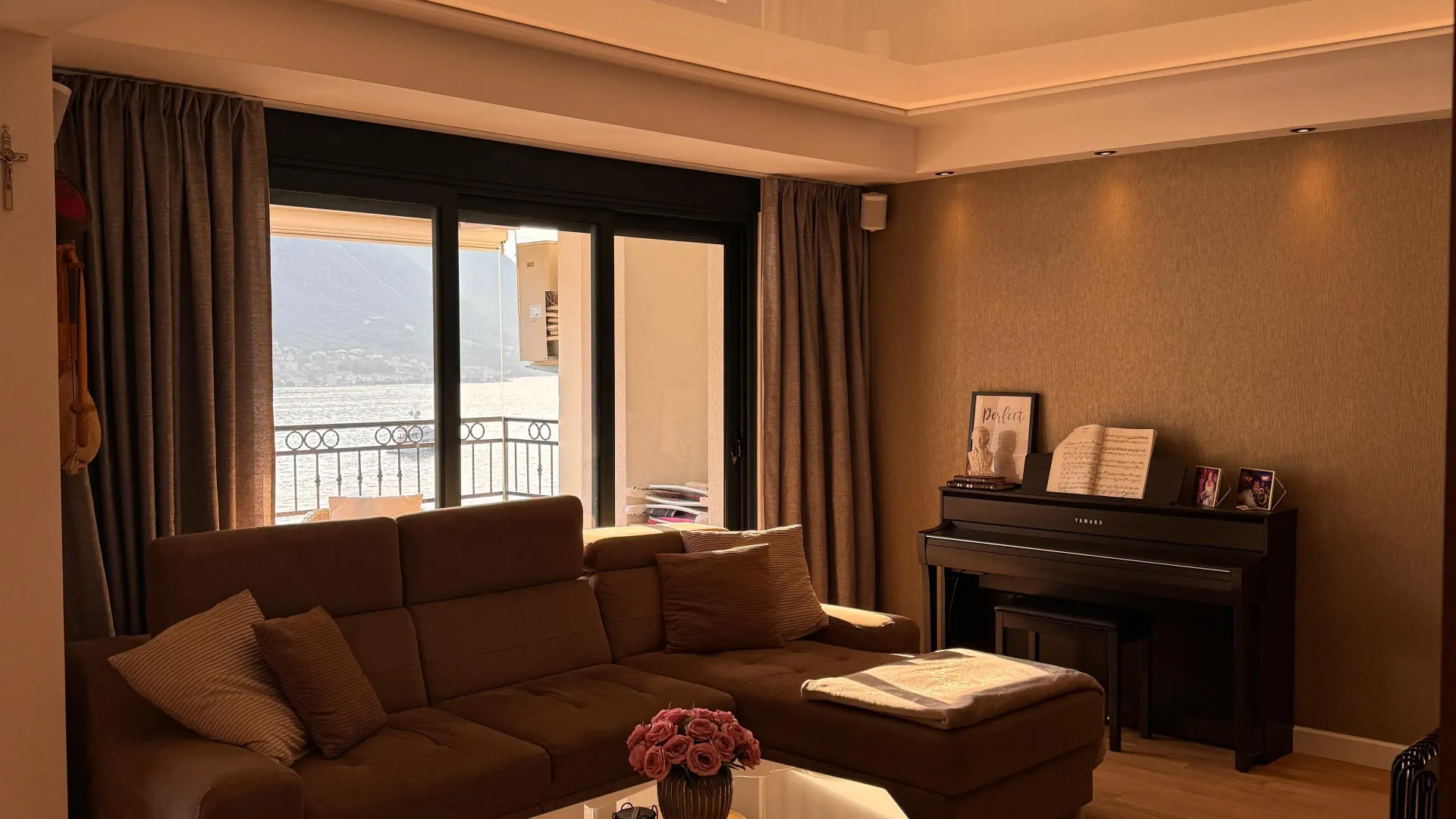 Prodaja, dvosoban stan, 85m², Dobrota, Kotor