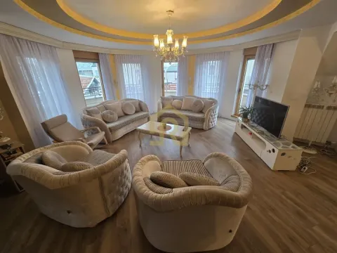 Izdavanje, trosoban stan, 184m², Vračar Hram, Vračar Sve Podlokacije - image 3