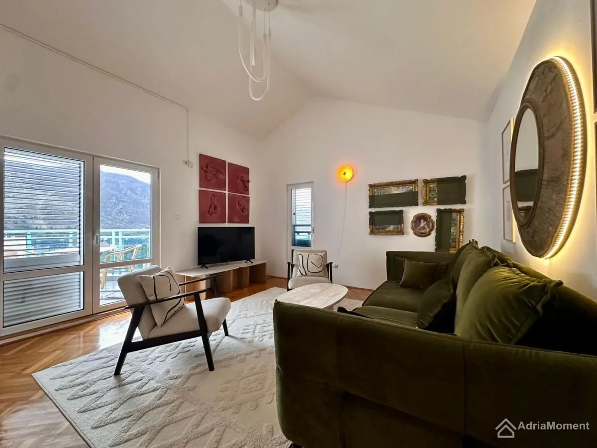 Sale, two bedroom apartment, 97m², Dobrota, Kotor