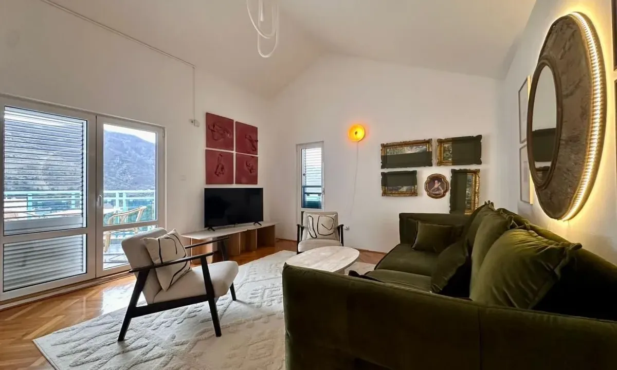 Prodaja, dvosoban stan, 97m², Dobrota, Kotor