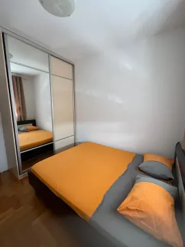 Furnished bedroom with a double bed and a built-in mirrored wardrobe. - image 16
