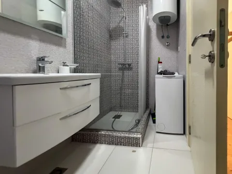 Sale, one bedroom apartment, 52m², Bečići, Budva - image 10