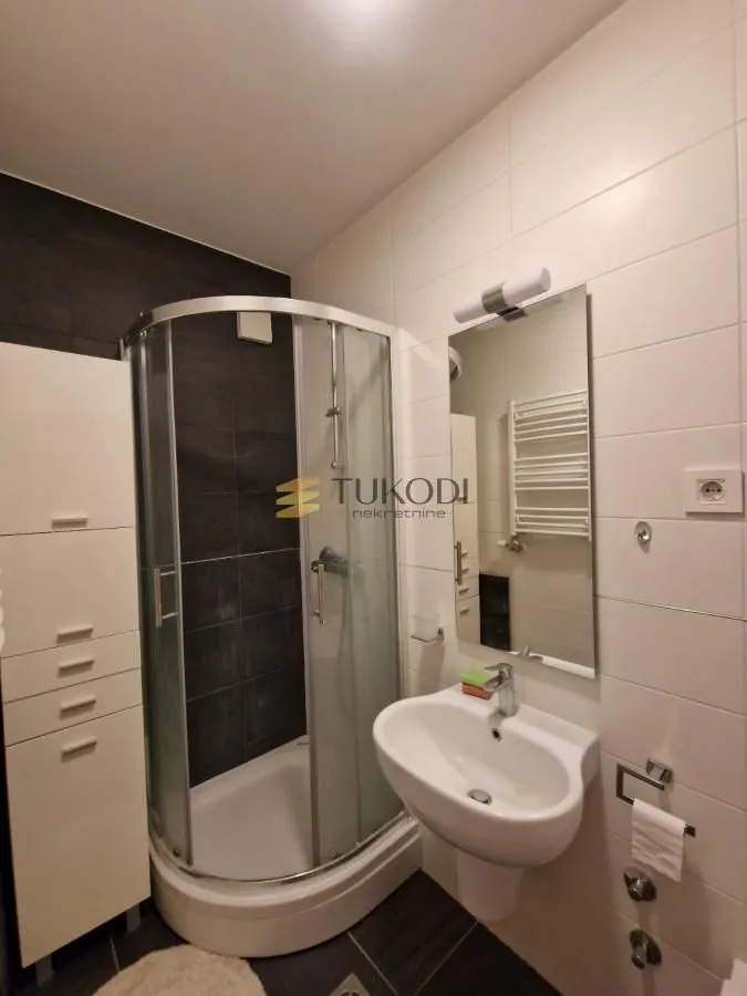 Prodaja, trosoban stan, 86m², Adamovićevo Naselje, Novi Sad Sve Podlokacije