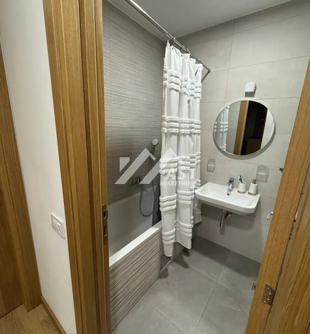 Izdavanje, trosoban stan, 60m², Novi Sad Sve Podlokacije, Novi Sad