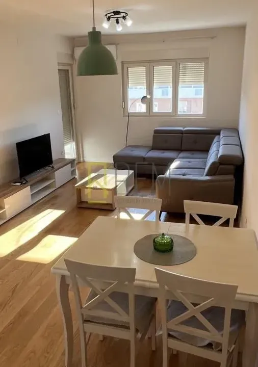 Prodaja, jednosoban stan, 49m², Central Point, Podgorica