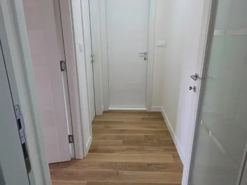 Izdavanje, dvosoban stan, 71m², Central Point, Podgorica - image 12