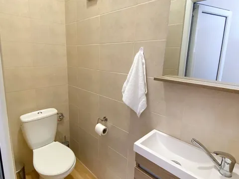 Izdavanje, trosoban stan, 136m², Petrovac, Budva - image 10