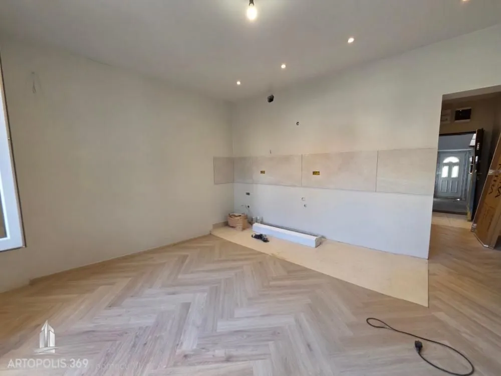 Prodaja, dvosoban stan, 44m², Zemun Centar, Zemun Sve Podlokacije