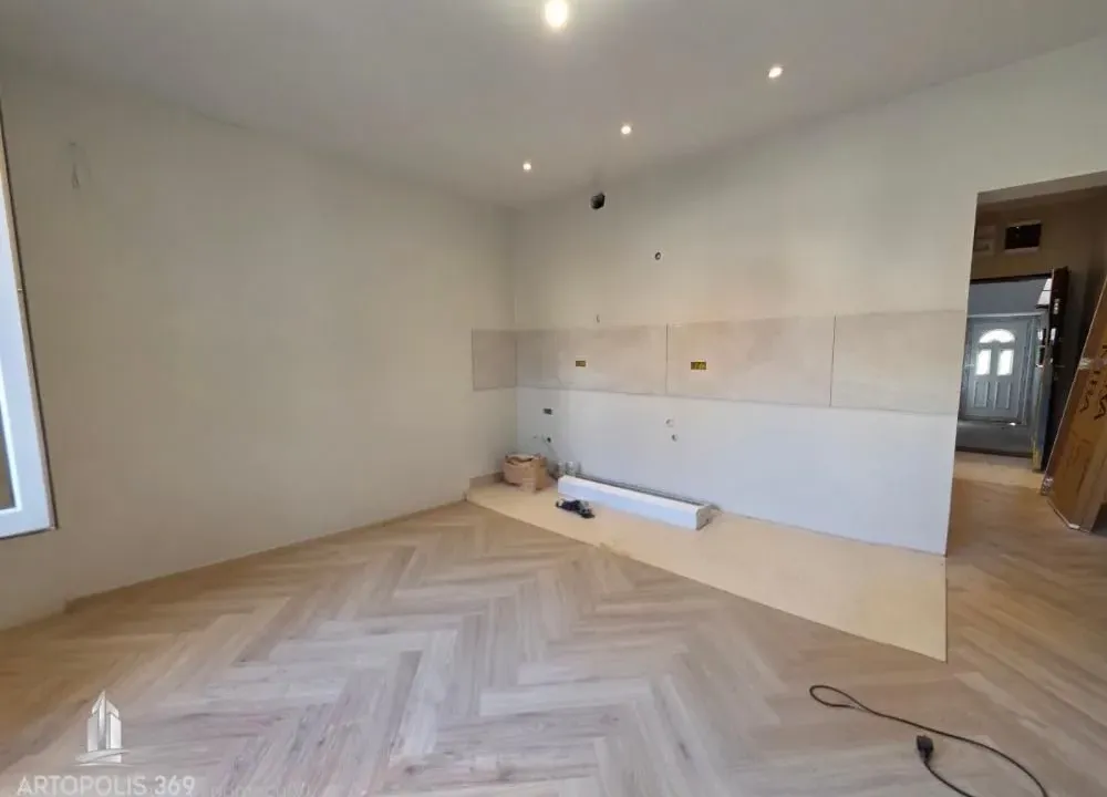 Prodaja, dvosoban stan, 44m², Zemun Centar, Zemun Sve Podlokacije
