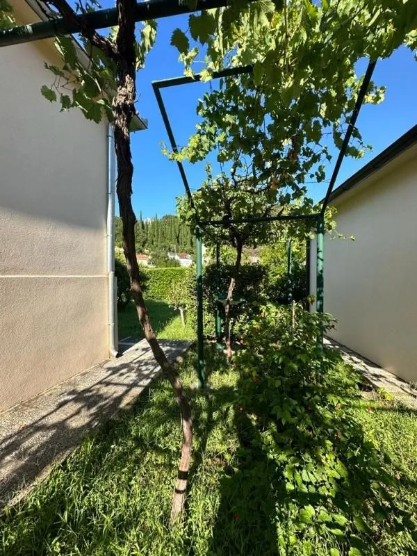 Sale, house, 260m², Zelenika, Podgorica