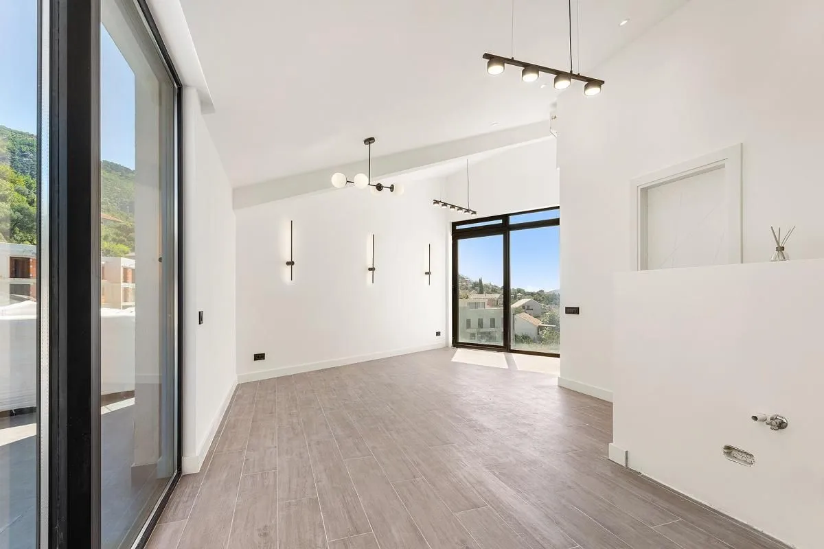 Prodaja, dvosoban stan, 153m², Tivat, Crna Gora