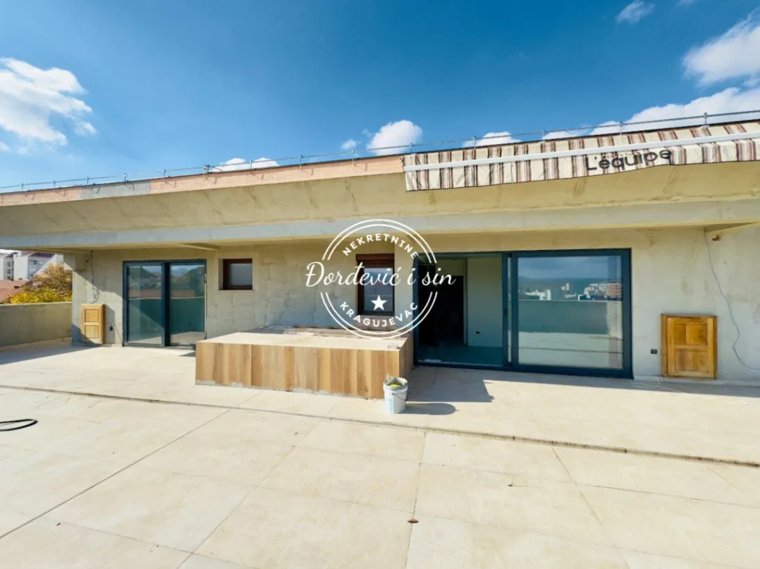 Sale, three bedroom apartment, 260m², Veliki park, Kragujevac