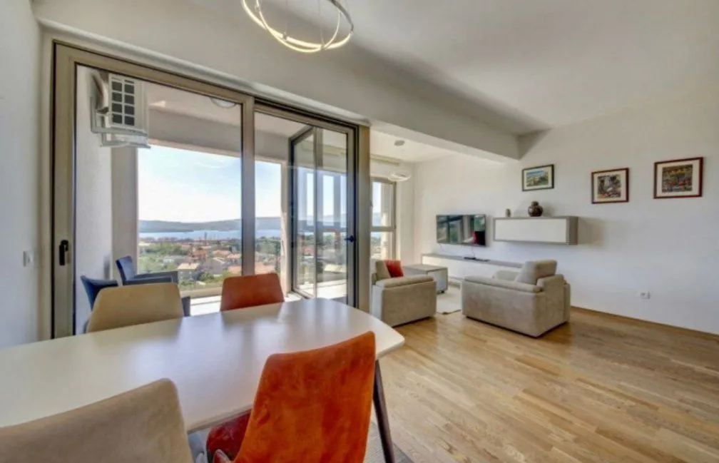 Izdavanje, dvosoban stan, 72m², Mažina, Tivat