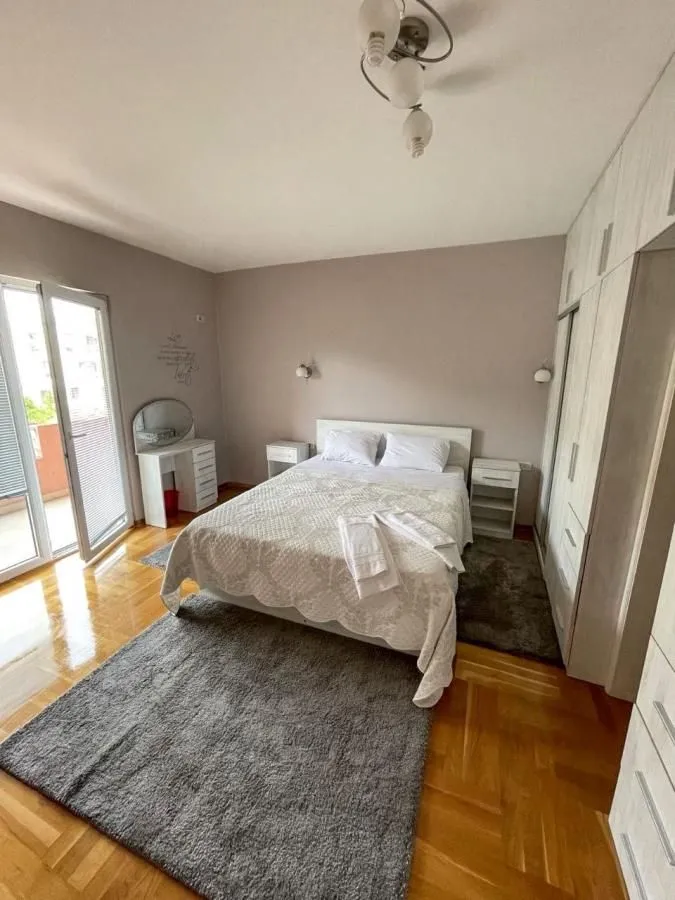Rent, three bedroom apartment, 191m², Tivat, Crna Gora